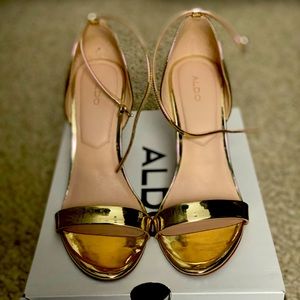 Aldo shiny gold heeled-sandals. Very sexy and stylish.